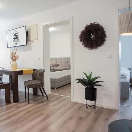 Talblick Auszeit Im Gruenen Mit Hund Apartman